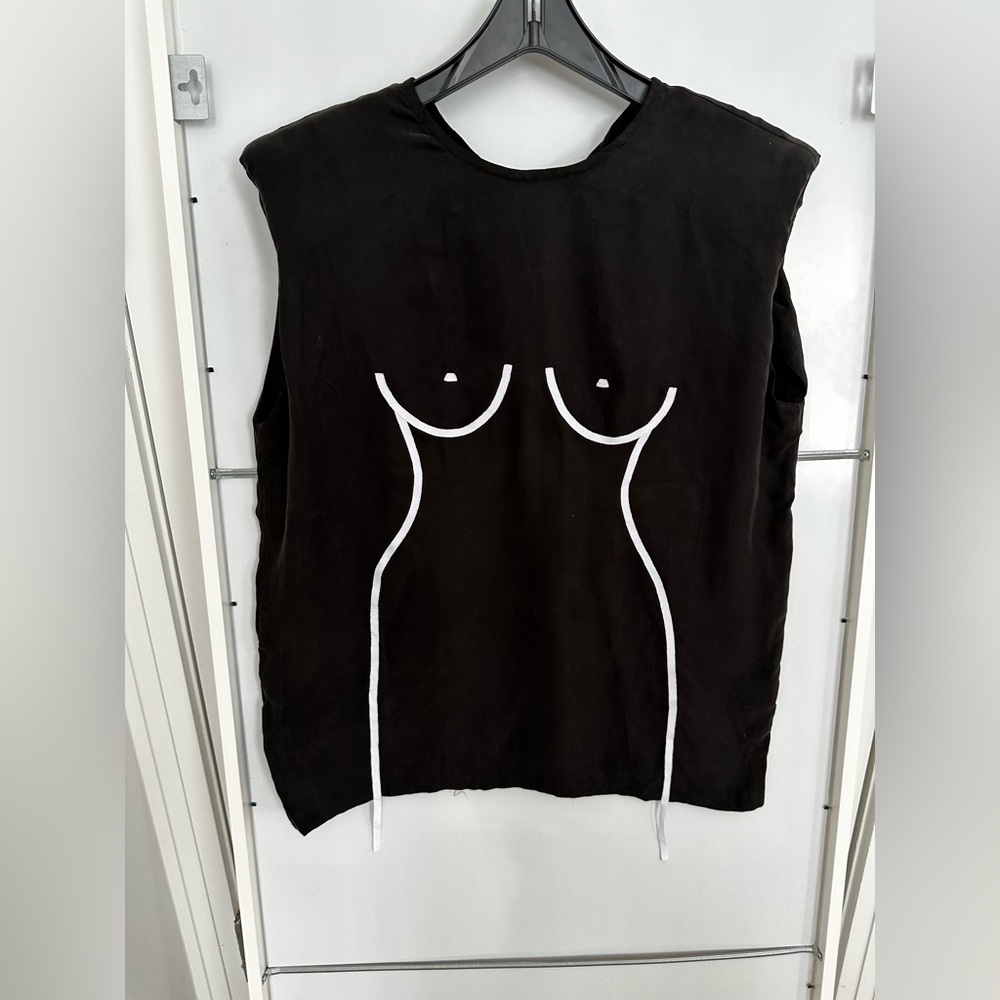 T-shirt. Size S -M. Color dark grey